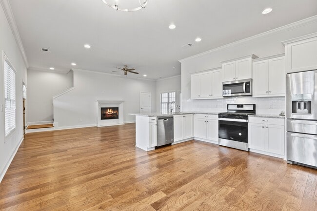 Building Photo - 2272 Pam Cir