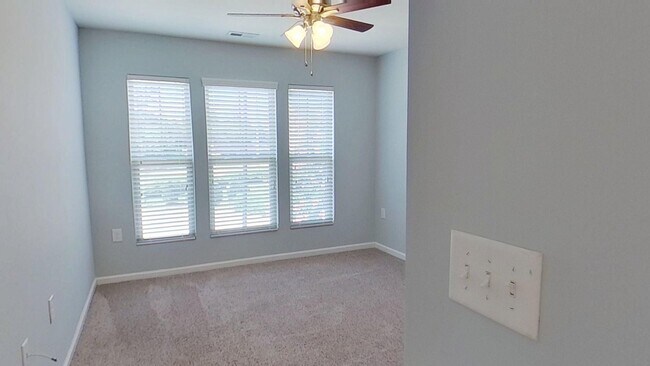 Building Photo - 104 Brier Crossings Loop