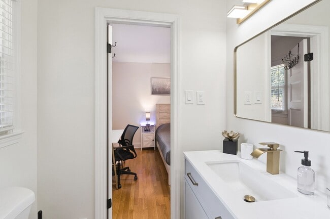 Building Photo - Fully Furnished: Beautiful 4-Bedroom Home ...