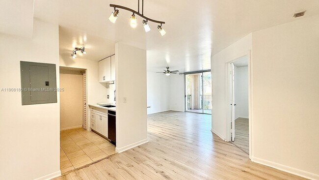 Building Photo - 1727 Village Blvd