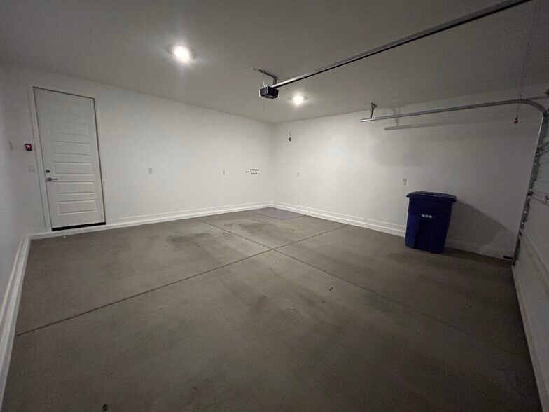 Building Photo - 1168 E Sabino Dr
