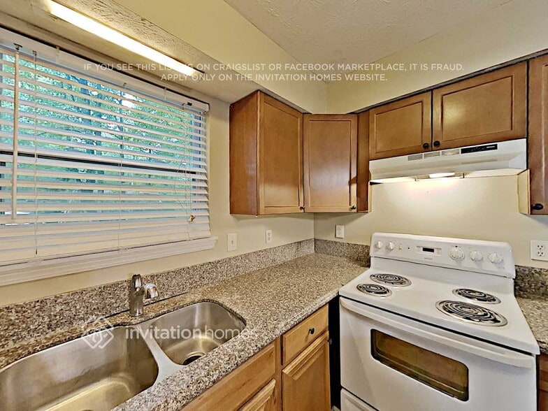 Building Photo - 205 Kings Ct