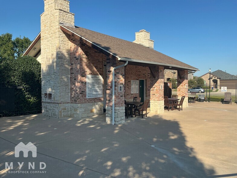 Building Photo - 5013 Cedar Springs Dr