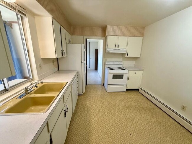 Building Photo - 2 Bed, 1.5 Bath Duplex for Rent in Fort Collins!