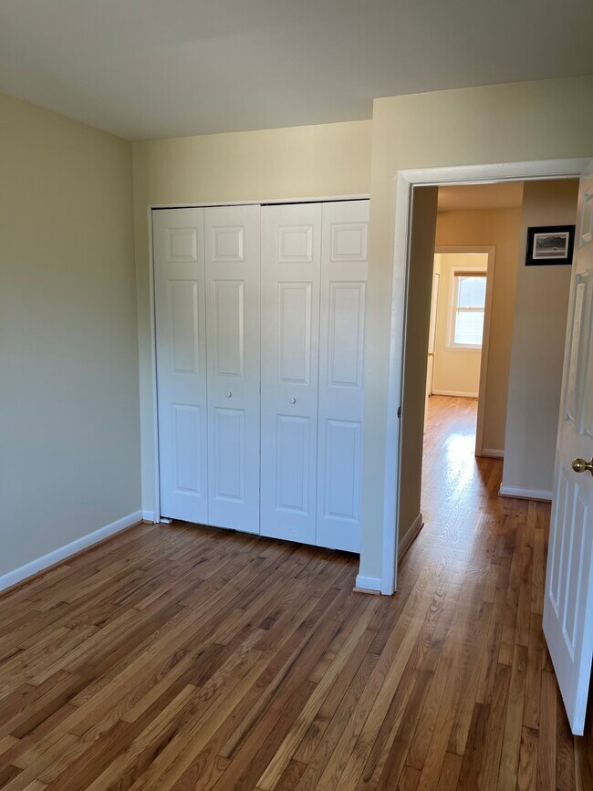 Building Photo - 2 Wimbledon Ln