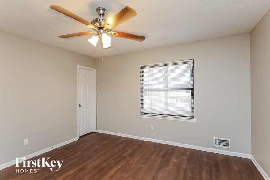 Building Photo - 432 Shady Ln Cir