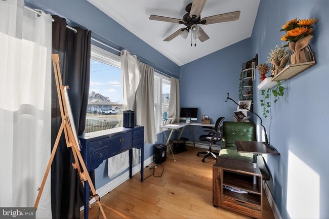 Building Photo - 810 Central Ave