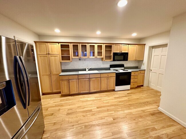 Building Photo - 107 Emery St