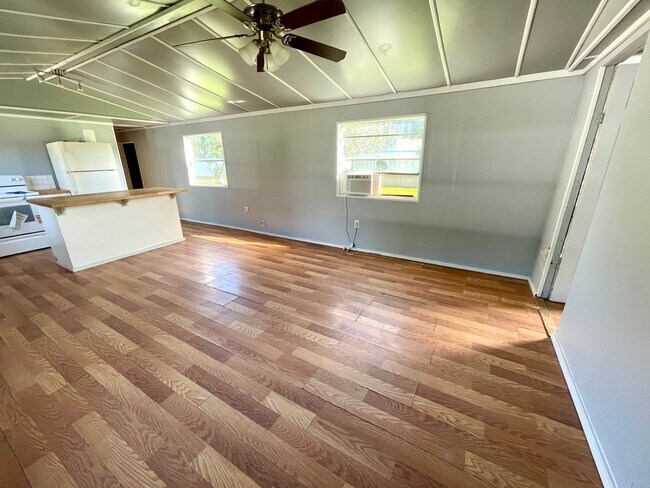 Building Photo - 11546 SW 37th St