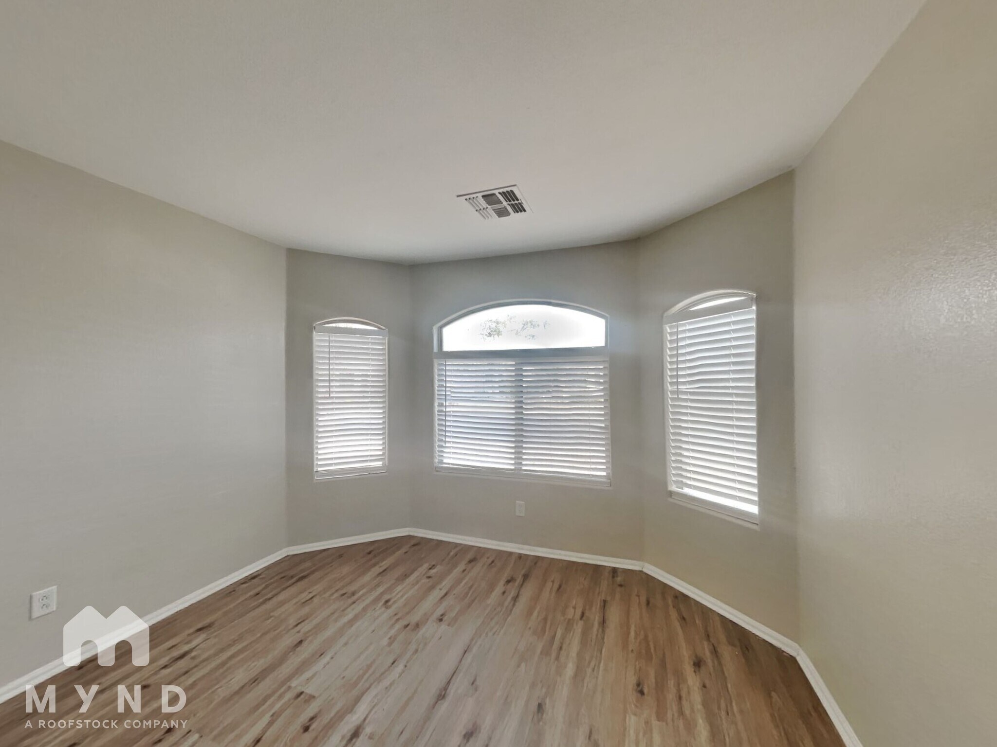 Building Photo - 41613 W Sunland Dr