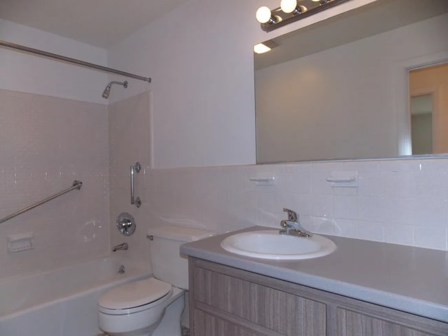 Building Photo - 8 Captain Parker Arms