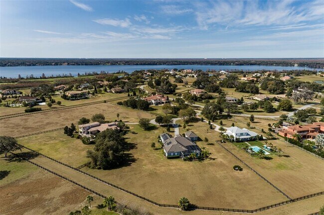 Building Photo - 10605 Midview Terrace