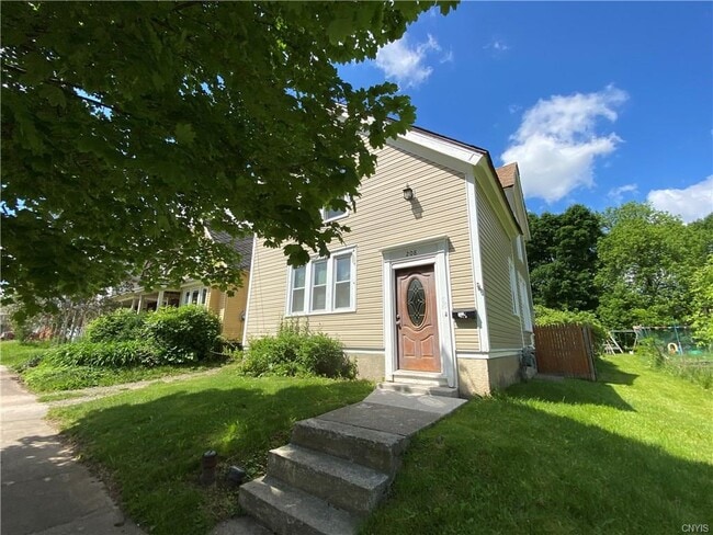 Building Photo - 208 Bassett St