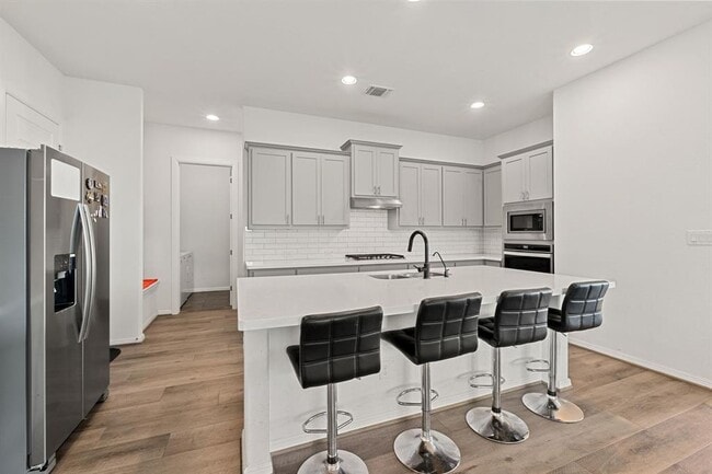 Building Photo - 6520 Verona Pl