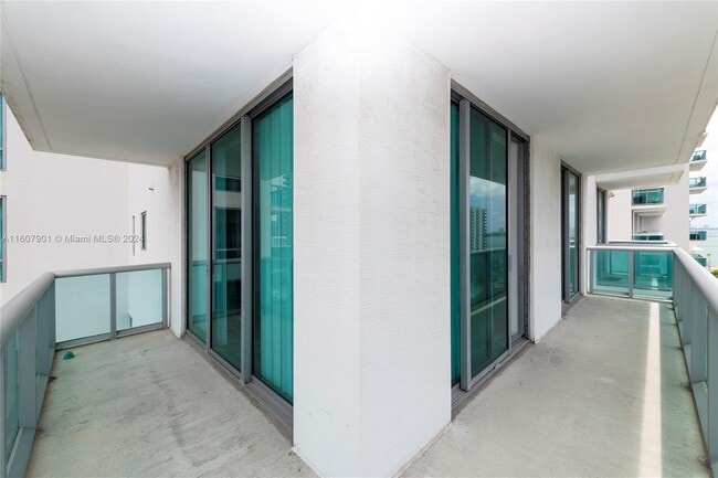 Building Photo - 333 NE 24th St