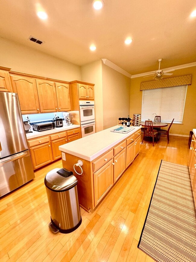 Building Photo - Springfield Home with a View - MUST BE 55 YEARS OF AGE