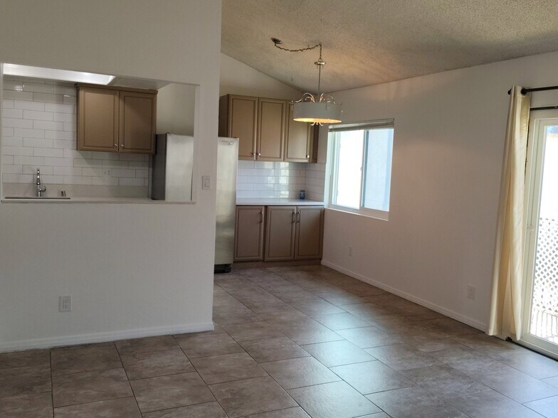 Building Photo - 12650 Lakeshore Dr