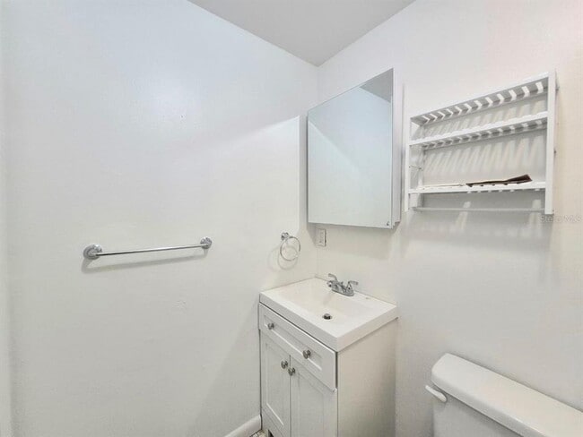 Building Photo - 2408 W Cypress St