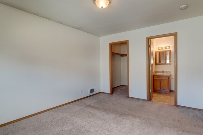 Building Photo - 1245-1431 NW Falls Creek Lp