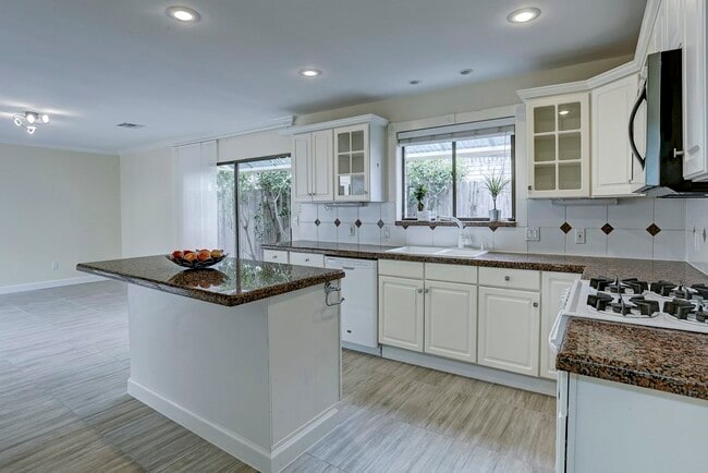 Building Photo - 13819 Starhill Ct