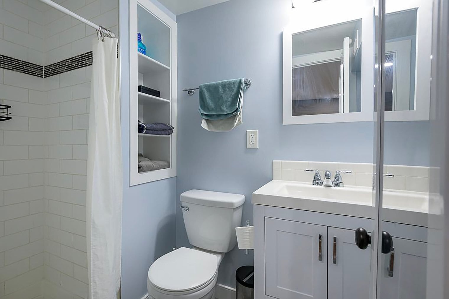 Building Photo - 717 F St NE