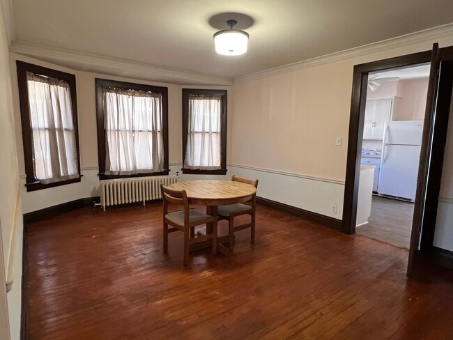 Building Photo - 702 N Raynor Ave