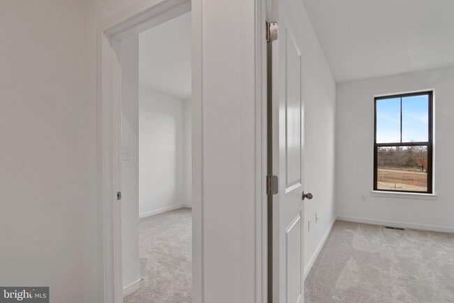 Building Photo - 20935 Bluebird Sq