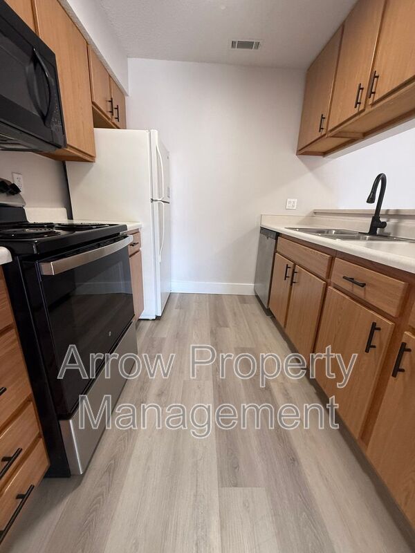 Building Photo - 2350 N 44th St