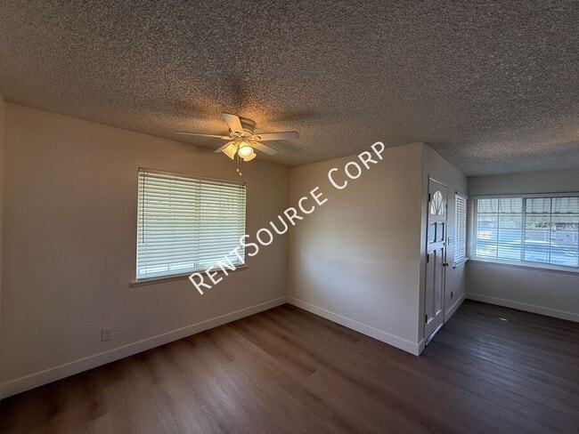 Building Photo - 1149 W Ave H-11