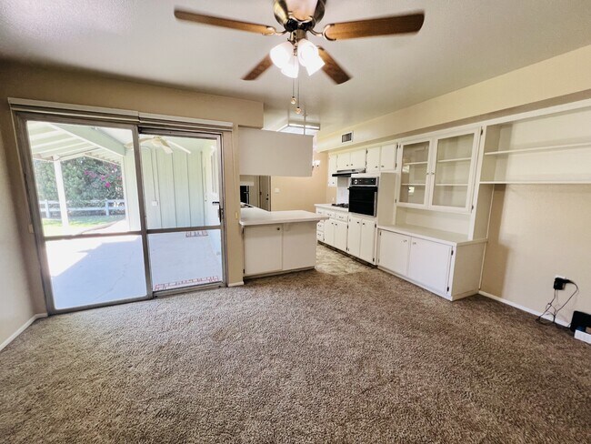 Primary Photo - 500 River Oaks Dr