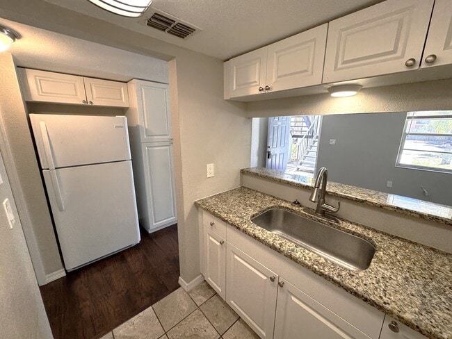 Building Photo - 7113 E Bank Dr