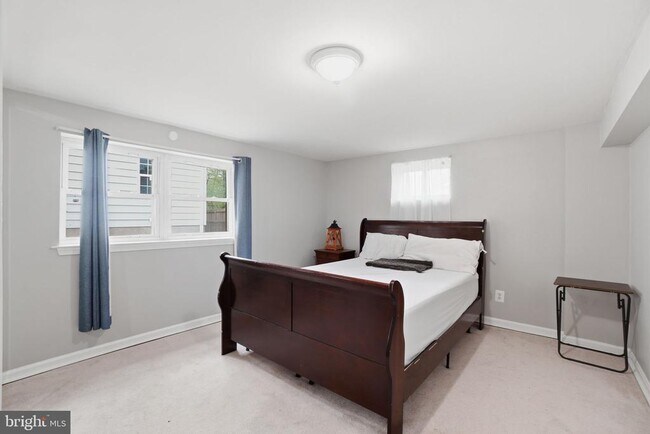 Building Photo - 7414 Jervis St