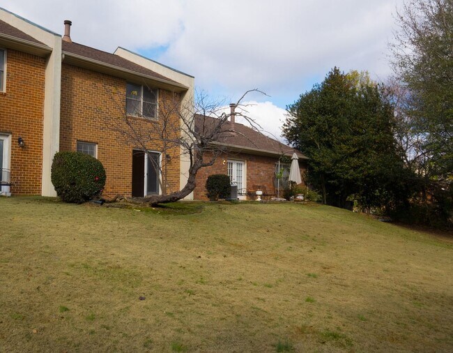 Building Photo - 2BR/2.5BA Townhome – Sweetwater Plantation (West Side)