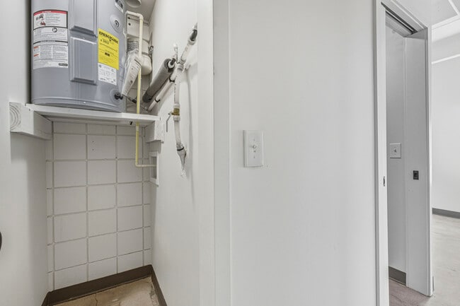 Building Photo - 415 S Weber St