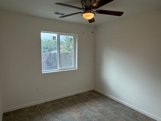 Building Photo - 515 W Ventura St