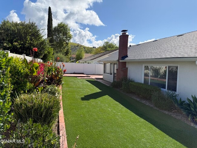 Building Photo - 2737 E Sierra Dr