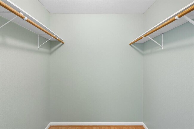 Building Photo - 2208 Mission Hill Dr