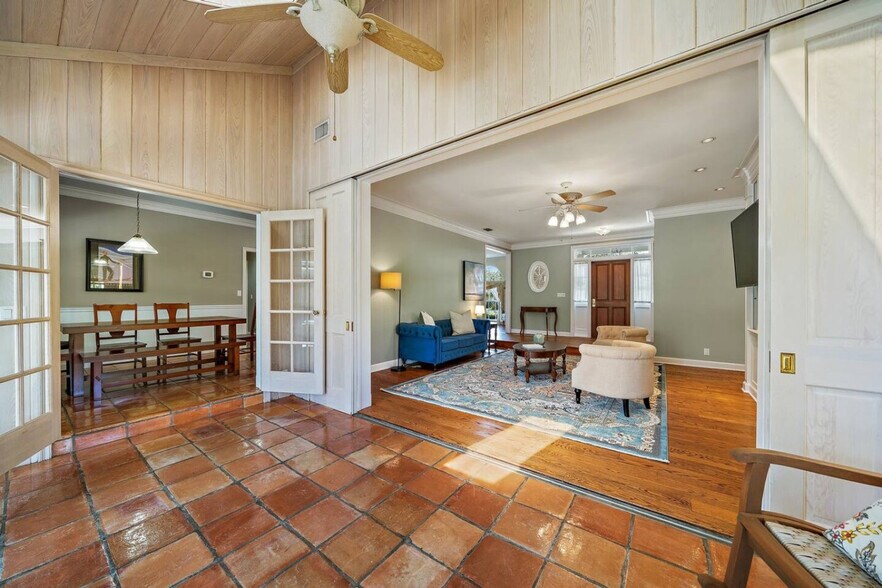 Building Photo - 13655 Jonquil Pl
