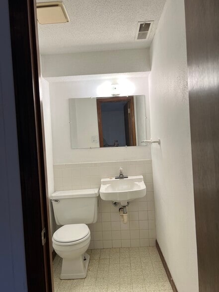 2nd Bathroom - 3710 Elmcrest Ln