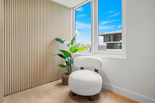 Building Photo - 2301 Collins Ave