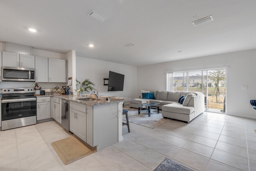 Building Photo - 2724 Silver Canoe Dr