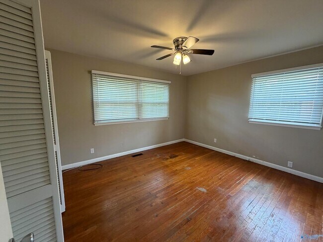 Building Photo - 2116 Gilbreath Rd NW