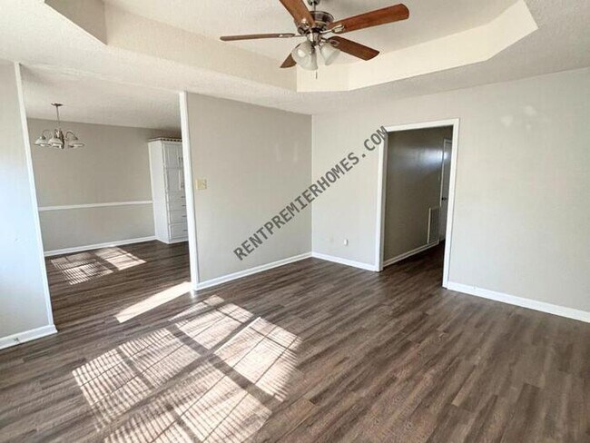 Building Photo - 20 Fox Run Dr