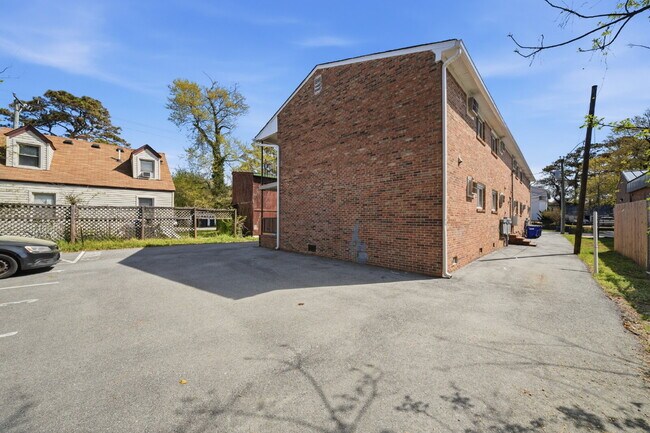 Building Photo - AMAZING 3 BED, 2 FULL BATH APARTMENT FOR RENT IN OCEAN VIEW!