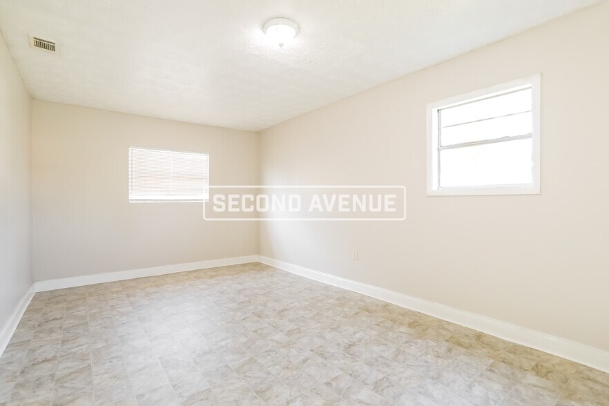 Building Photo - 5033 Locksley Ave