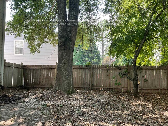 Building Photo - 2231 Creekway Dr
