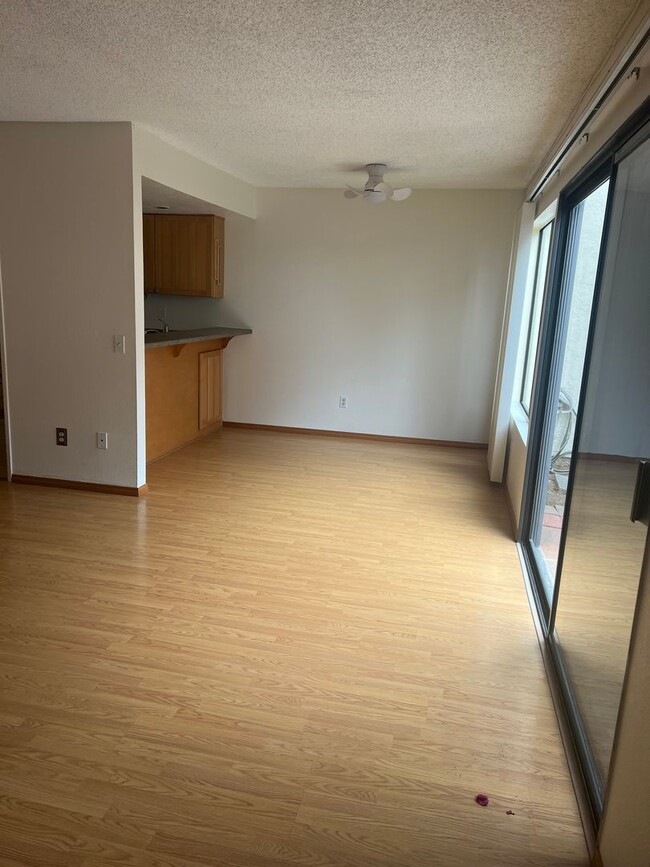 Building Photo - Beautiful Condo in the desirable El Camino...