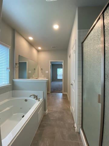 Building Photo - 913 Dickens Dr