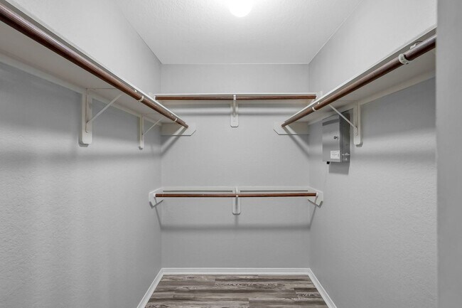 Building Photo - Cozy and quiet 4 bed 2 bath