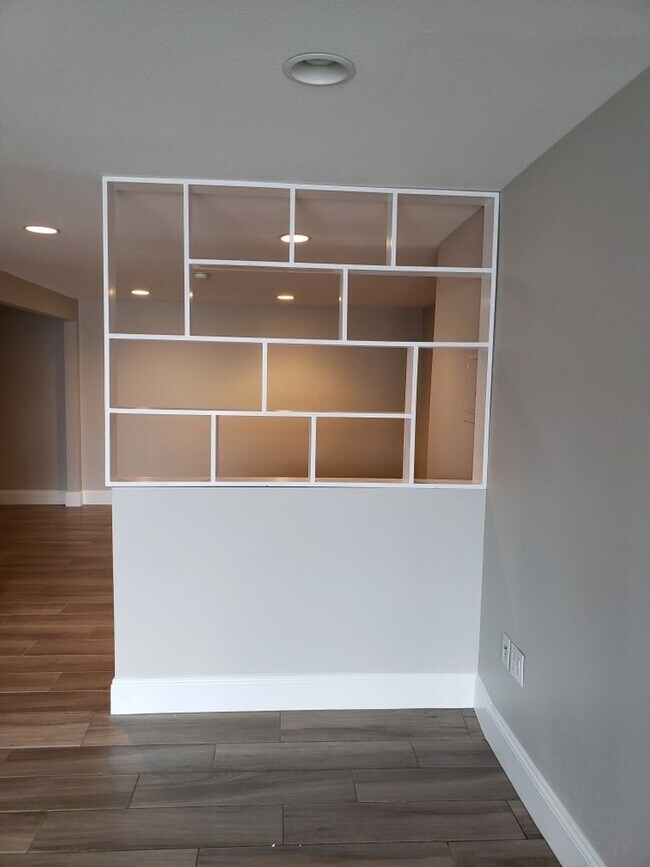 Building Photo - 1006 S El Camino Real